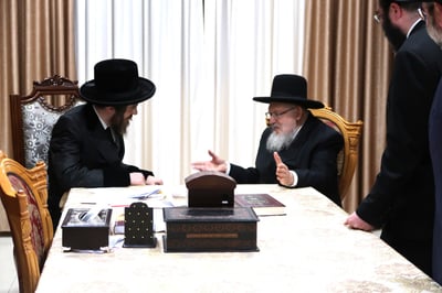 הגאון רבי מרדכי יוסף קורנווסקי בביקור אצל האדמו"ר מסאדיגורה