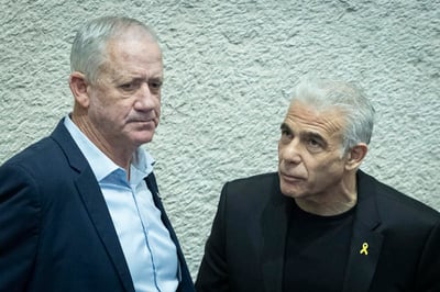 לפיד תקף בחריפות את ראשי מפלגות האופוזיציה; כך הגיב בני גנץ