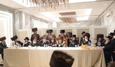 האדמו"ר מקאסוב בשמחת שבע הברכות בחצה"ק סקאליע