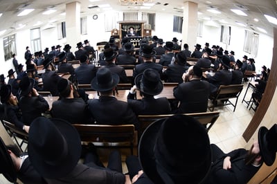 האדמו"ר בשיחה לבחורים