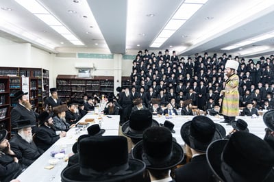 ראש חודש אדר בחצה"ק באבוב 45