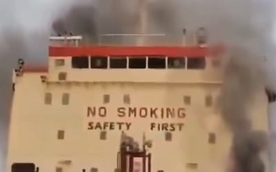 מכלית נפט שנפגעה מתקיפות איראניות במפרץ עומאן