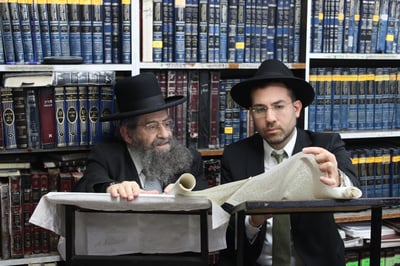 הגאון רבי מסעוד בן שמעון בקריאת המגילה