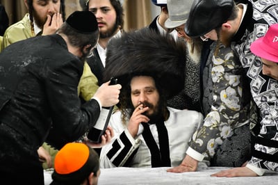 פורים אצל האדמו"ר מקרעטשניף כפר עטה