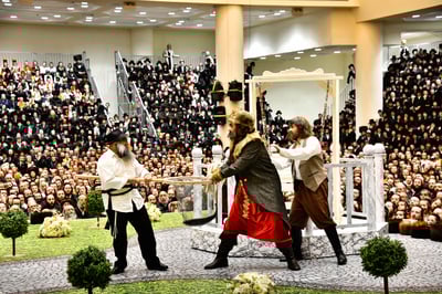 פורים שפיל (הצגה) בחצה"ק ויז'ניץ