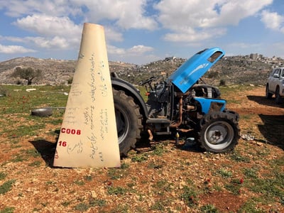 ד"ש בפרסית: זה מה שמצאו על רסיס טיל ענק מאיראן שנפל בשטח פתוח