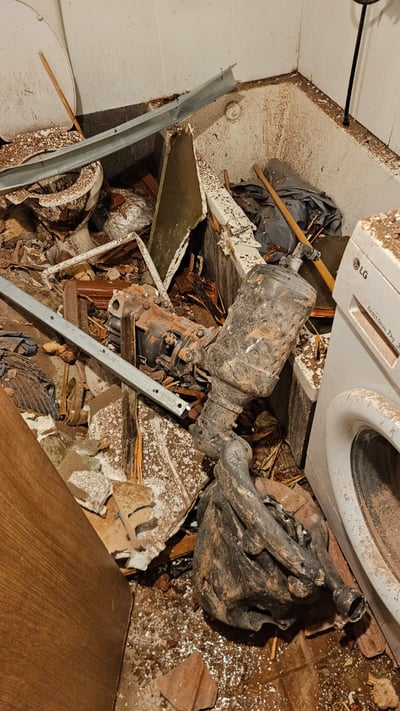 "קרה לנו נס": שבר טיל איראני נפל בחדר הכביסה של המשפחה החרדית