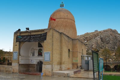 הכיפה של מתחם הקבורה של קֵדָר בן ישמעאל בעיר קיידר, איראן