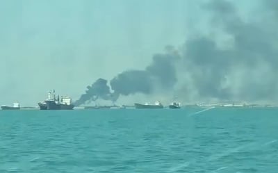 לב המפרץ בוער: בנדר עבאס הופך למלכודת אש תחת הפצצות אמריקאיות