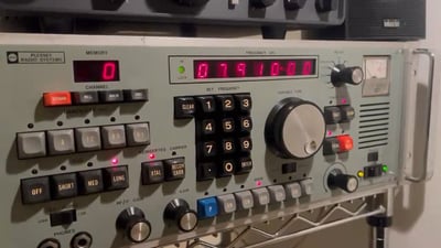 מלחיץ: כך נשמע ערוץ הרדיו שמשדר ספרות בפרסית - והאזהרה של ה-CIA מסוכנים רדומים | צפו