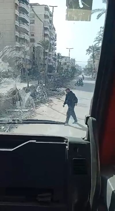 נהג משאית תיעד את רובע הדאחייה בלבנון, אחרי ההפצות הלילה של צה"ל | צפו