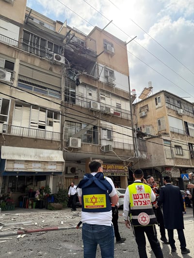 רבני ברק בקריאה לתושבים: ''לא להתאסף בשום אופן במקום הנפילה!''