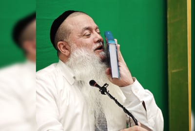 סגירת המעגל של מזכה הרבים | 30 שנות עמל הוגשו להרב יגאל כהן בהפתעה