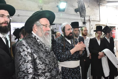 האדמו"רים מראחוב ומעזבוז באפיית מצות