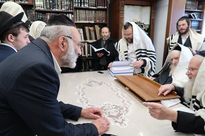 קבלת קהל אצל הגר"מ שטרנבוך