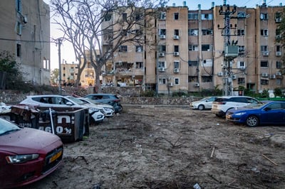 זירת הפגיעה בעיר ערד, ביום ובלילה