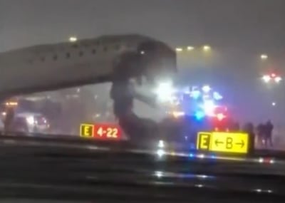 שועטים - ומתנגשים: כך נראו רגעי ההתנגשות של המטוס ברכב הכיבוי בשדה התעופה