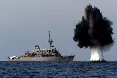 ספינת מסוג Avenger מנטרלת מוקש מהלך אימון 