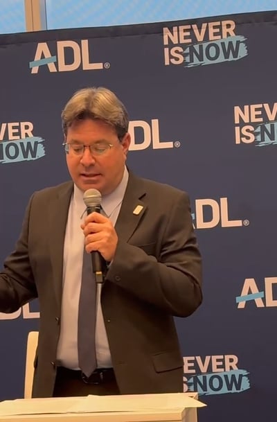 אופיר אקוניס