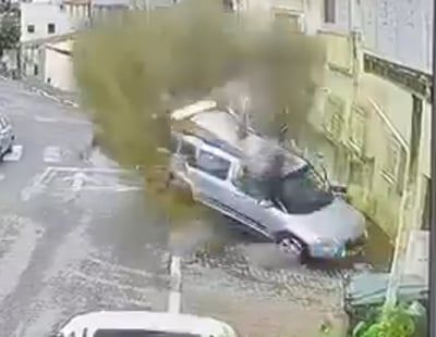 תיעוד מטורף: הטיל פוגע, הרכב עף באוויר | אזרחים ניצלו ברגע האחרון