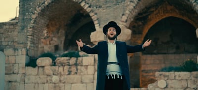 שרולי קלצקין במחרוזת משיריו של ר' מיכאל שניצלער ז"ל