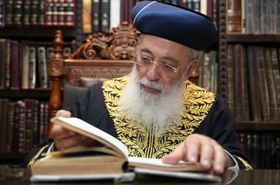 מיוחד: הראשון לציון הגאון רבי שלמה משה עמאר בשיחה לשבת הגדול | צפו