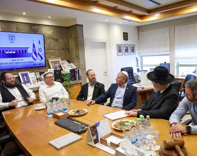 מכירת חמץ בכנסת: המסר המרגש של הרב הראשי למנכ"ל