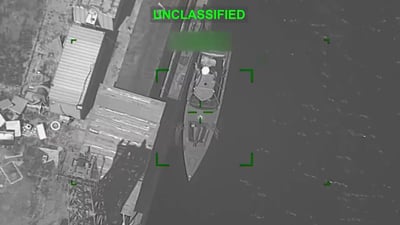 תיעוד דרמטי מלב ים: כך צבא ארצות הברית משמיד את חיל הים האיראני