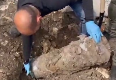 המאבק בפשיעה: זה מה שהשוטרים גילו בעומק של מטר מתחת לאדמה | צפו