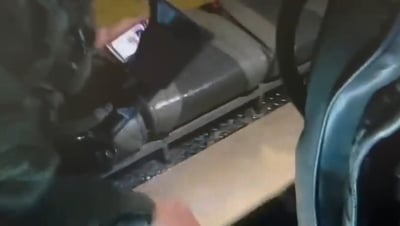 "נשימות" חשודות: הסדין המוזר נשלף ברכב - וזה מה שהתגלה מאחוריו | צפו