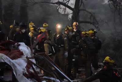חיפה: שני לכודים חולצו ללא רוח חיים מהריסות הבניין שנפגע מטיל איראני