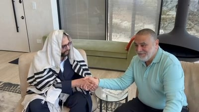 מה חיפש 'הינוקא' ביפו? תיעוד מפעים מהמפגש המרגש עם וואליד אבולעפיה