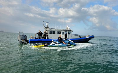 נמשכים החיפושים אחר הבחור שטבע: עשרות מחפשים בלילה, צוללנים יצטרפו בבוקר | כל הפרטים