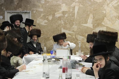 נעילת החג בחצה"ק קומרנא