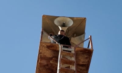 שינוי מדיניות? המשטרה ניתקה רמקולים במסגד בעקבות תלונות השכנים