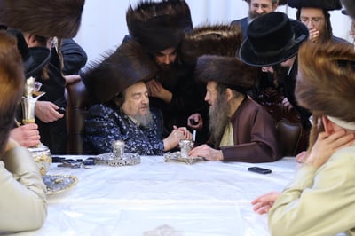 האדמו"ר מלעלוב ניקלשבורג בביקור אצל  הגרי"מ שעכטער