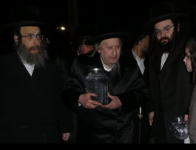 פסח בחצה"ק סקאליע 