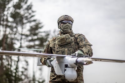 לוחם פולני עם רחפן