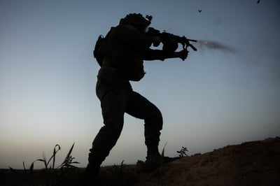 חייל צה"ל ברצועה