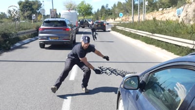 שלף את הילדים מרכב מונע ונמלט: מצוד בירושלים לאחר תקרית חריגה