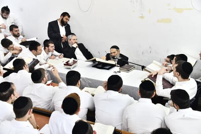 הגאון רבי יצחק הקר בישיבת גרודנא