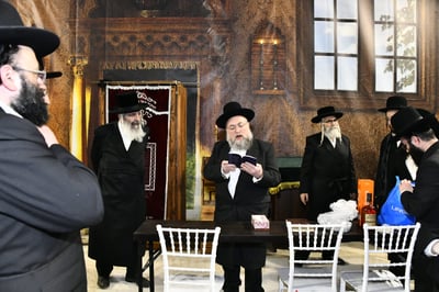 הנגידים בקרעסטיר