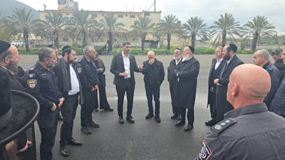 השר שלמה קרעי בהיערכות להילולה במירון 