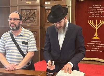 סגירת המעגל של יבגני: ברית מילה בגיל 60 בלב סיביר - בזכות הנחישות של הסבתא