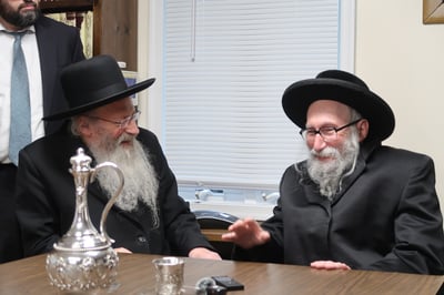 האדמו"ר מקהל חסידי ירושלים אצל ראשי ישיבת לייקווד