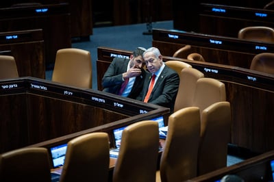 השר שלמה קרעי עם ראש הממשלה נתניהו