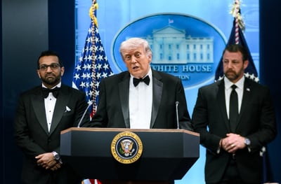 הנשיא טראמפ נואם בפני עיתונאים אחרי תקרית הירי