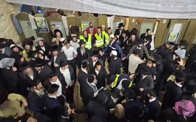 אש בחצר: כך נראים ריקודי השמחה במירון, בצל הגבלות פיקוד העורף | צפו  
