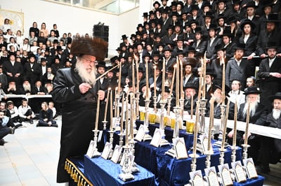 ל"ג בעומר בחצה"ק נדבורנה