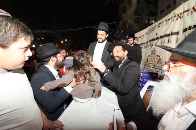 מעמד ההדלקה אצל רבי יוסף משדי